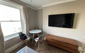 Spacious & Pristine 2Bd Flat - Balham